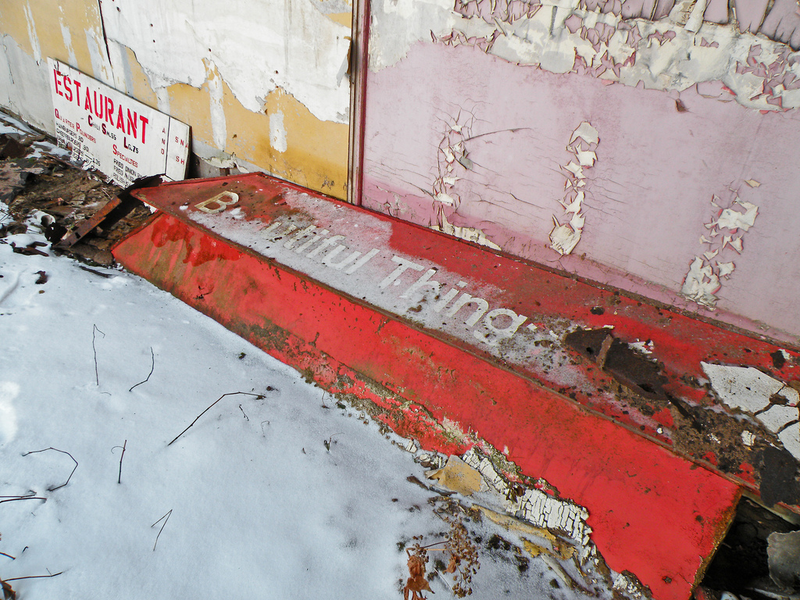 Illustration for article titled These Abandoned Malls Would Be Awesome Post-Apocalyptic Film Locations